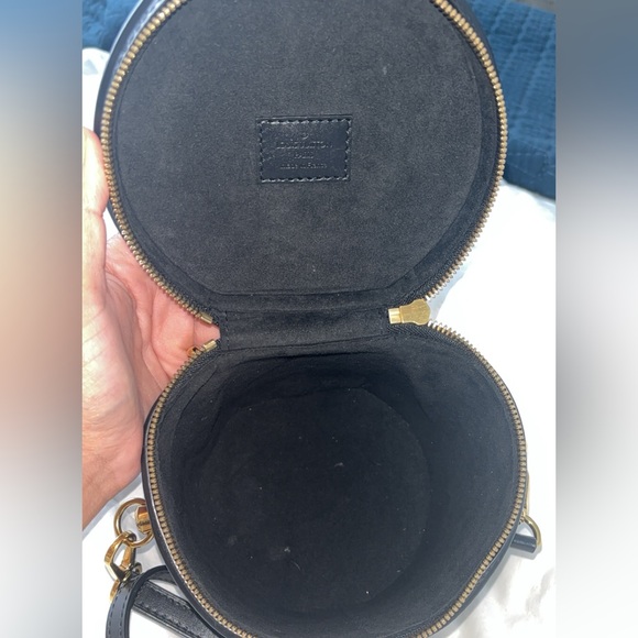 Louis Vuitton Patent leather Cross Body! - Picture 4 of 5